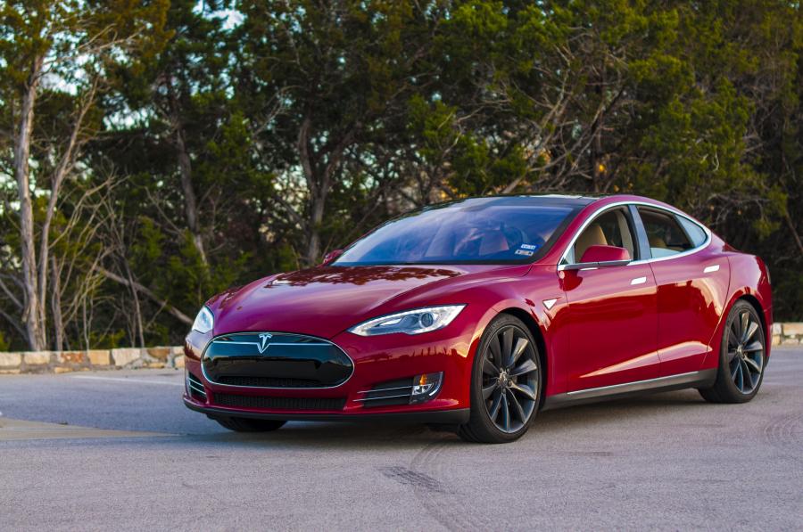  Tesla Model S P85+ 2012 года  (NA) (фото 1 из 9)
